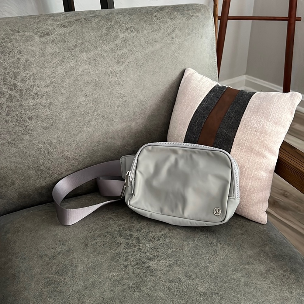 Lululemon Everywhere Belt Bag